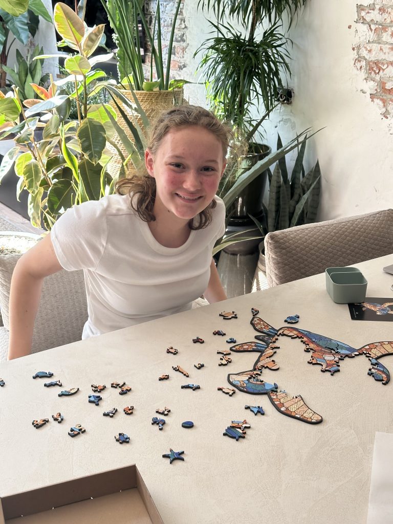 Thuis bij familie over de kook augustus