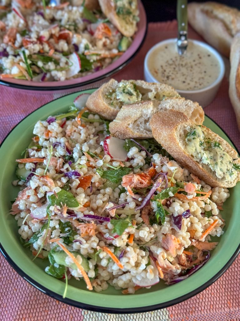 salade met parelcouscous en zalm