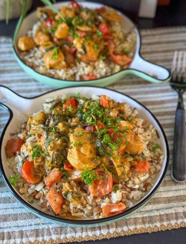 kip in romige cajun saus