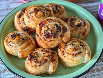 bladerdeeghapjes met mangochutney en feta