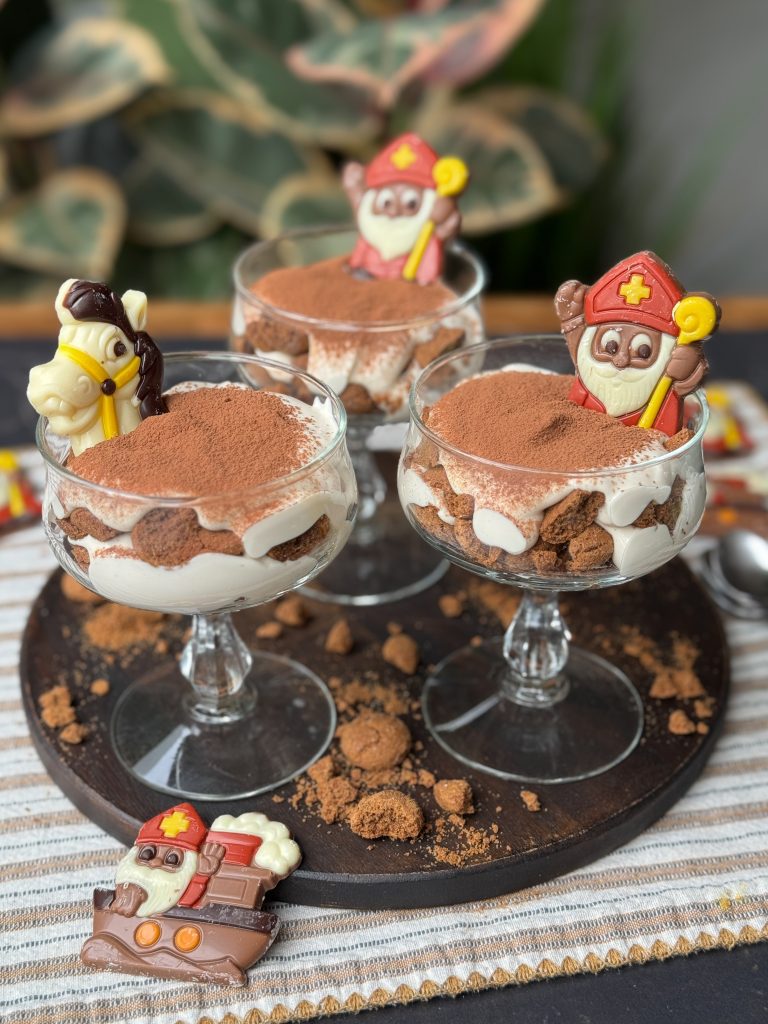 kruidnoten tiramisu in glaasje met cacao 
