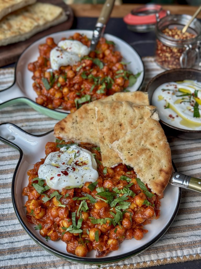 kikkererwten in kruidige tomatensaus