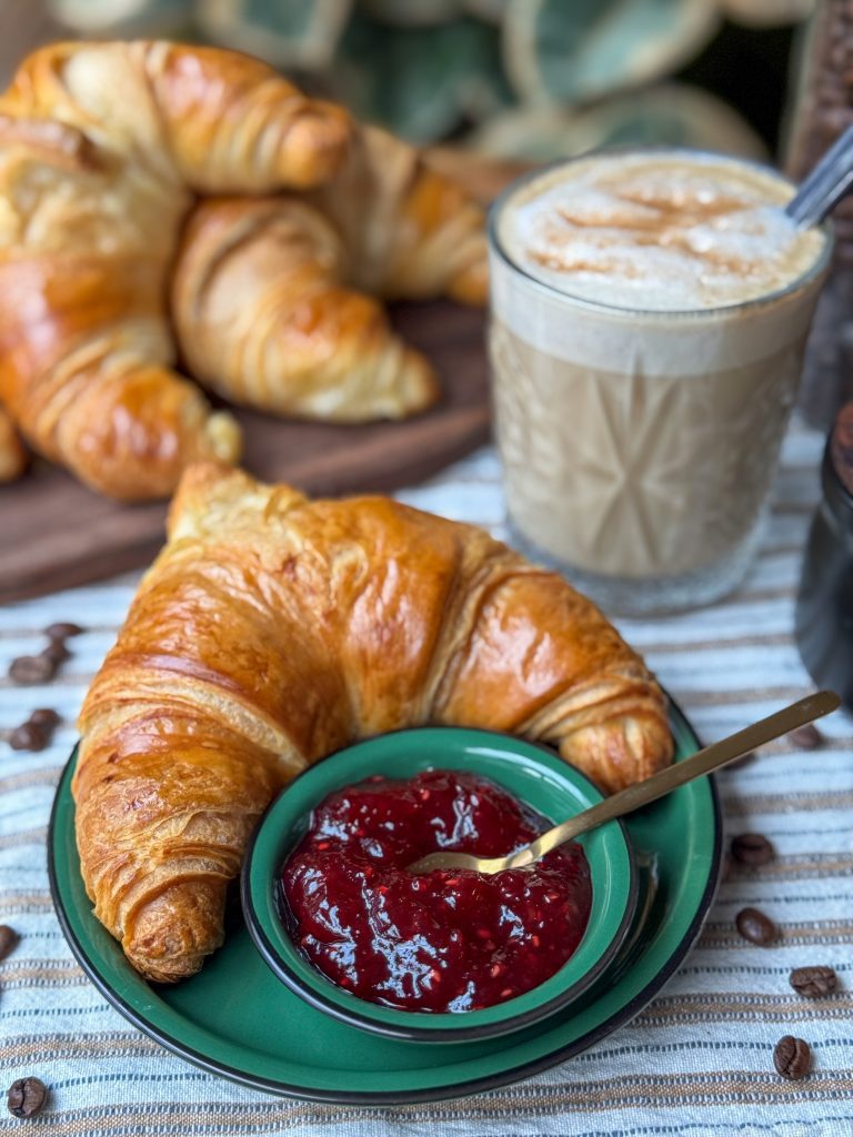 Koffie en croissants: de beste combinaties voor jouw koffiemoment