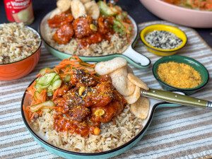 Koreaanse kip met rijst en gochujang