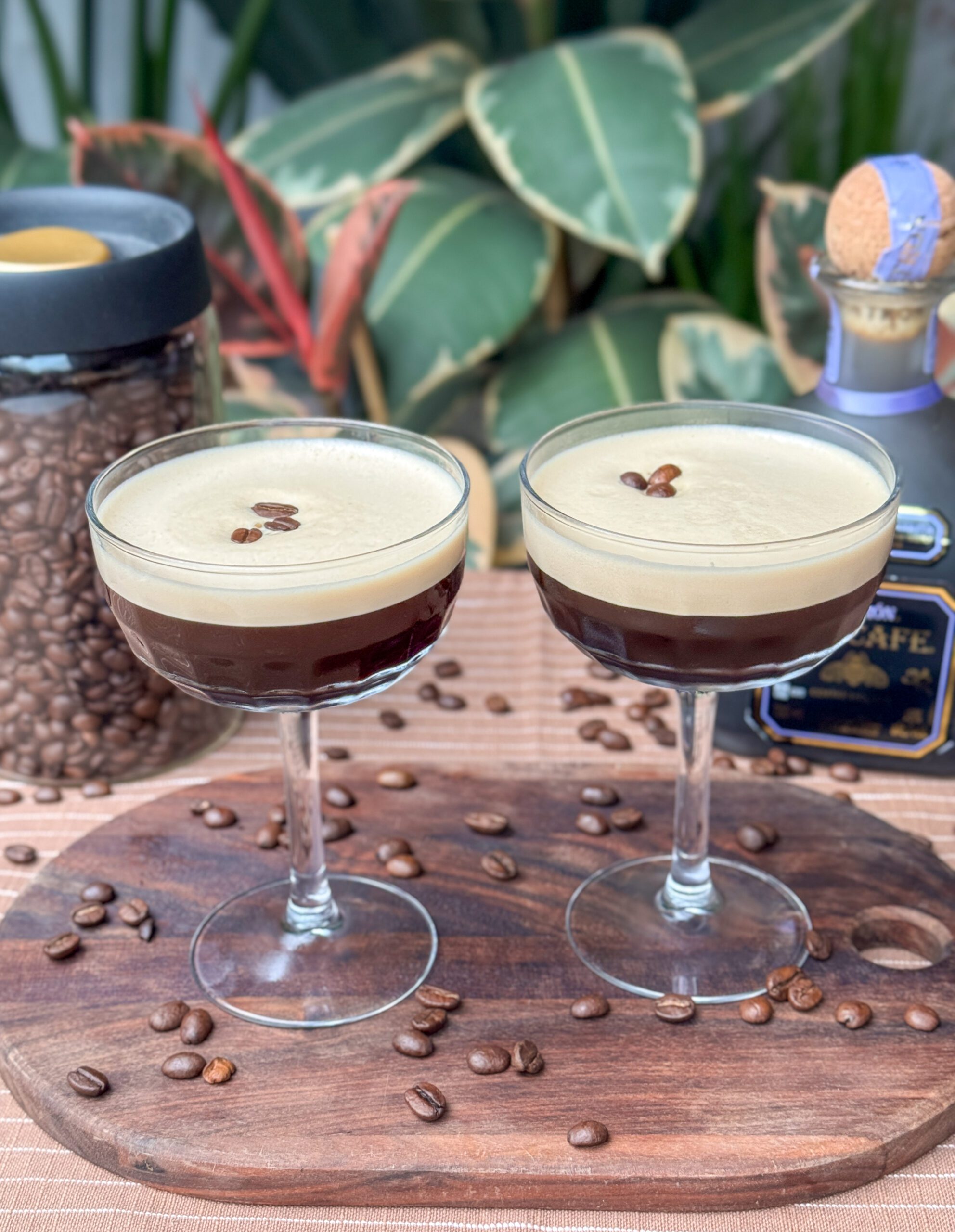Espresso Martini cocktail zelf maken met romige schuimlaag