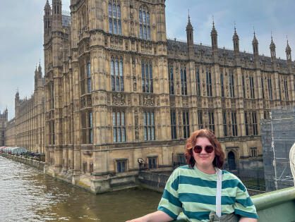 Beaudine tijdens haar stedentrip in Londen voor de Houses of Parliament