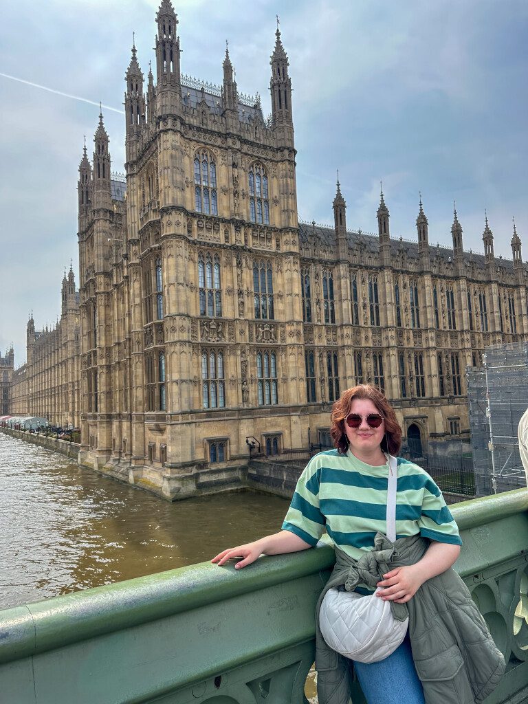 Beaudine tijdens haar stedentrip in Londen voor de Houses of Parliament