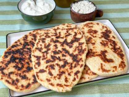 flatbread recept zonder gist gebakken in de pan - snel, makkelijk en luchtig met Griekse yoghurt