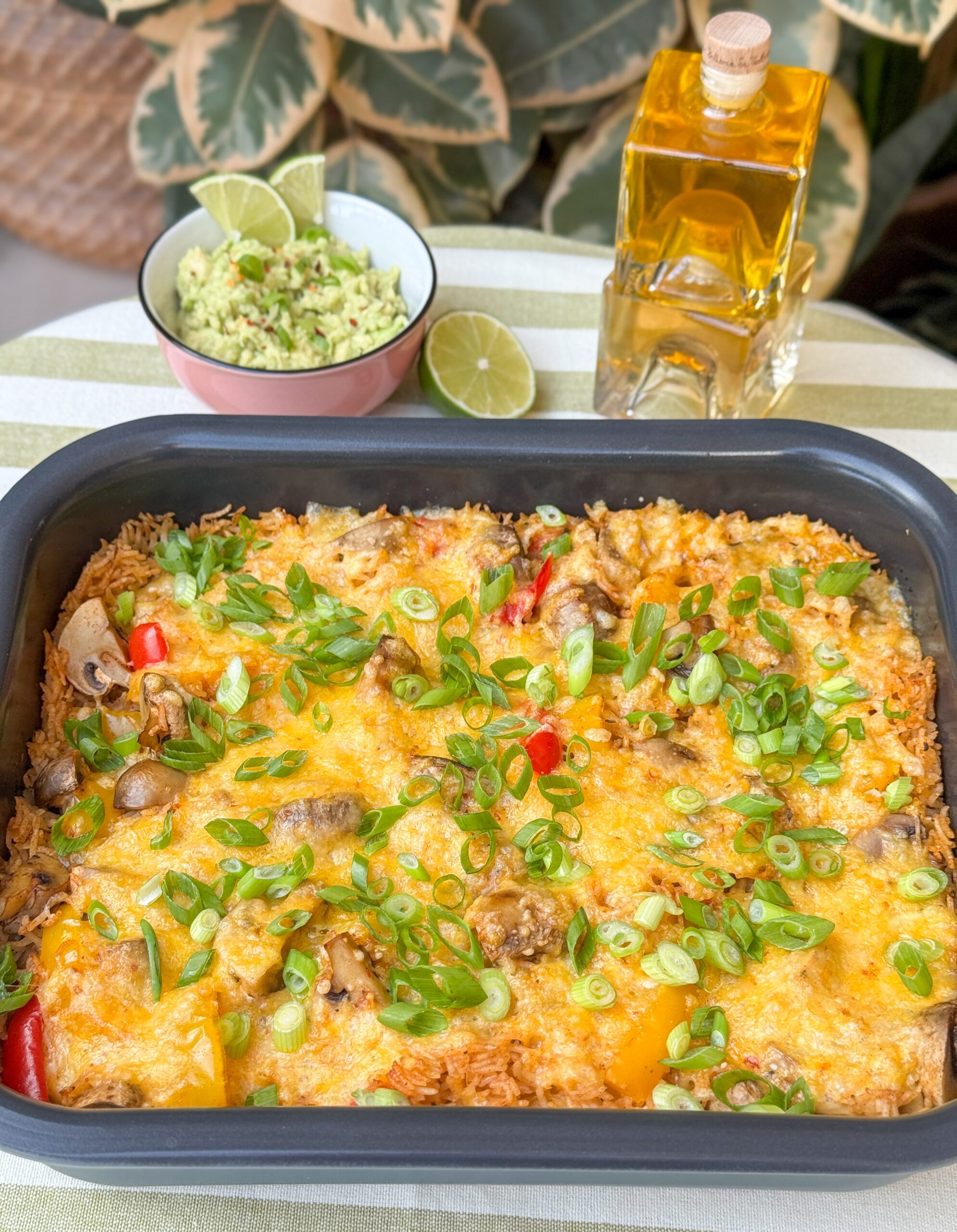 eenpansgerecht met rijst en cajun kruiden uit de oven