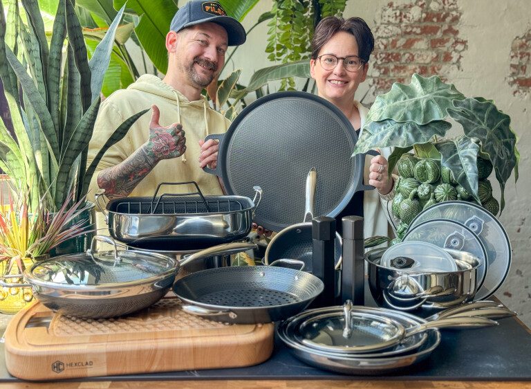 Jan Willem en Marie Louise van Familie over de Kook met complete HexClad set voor review