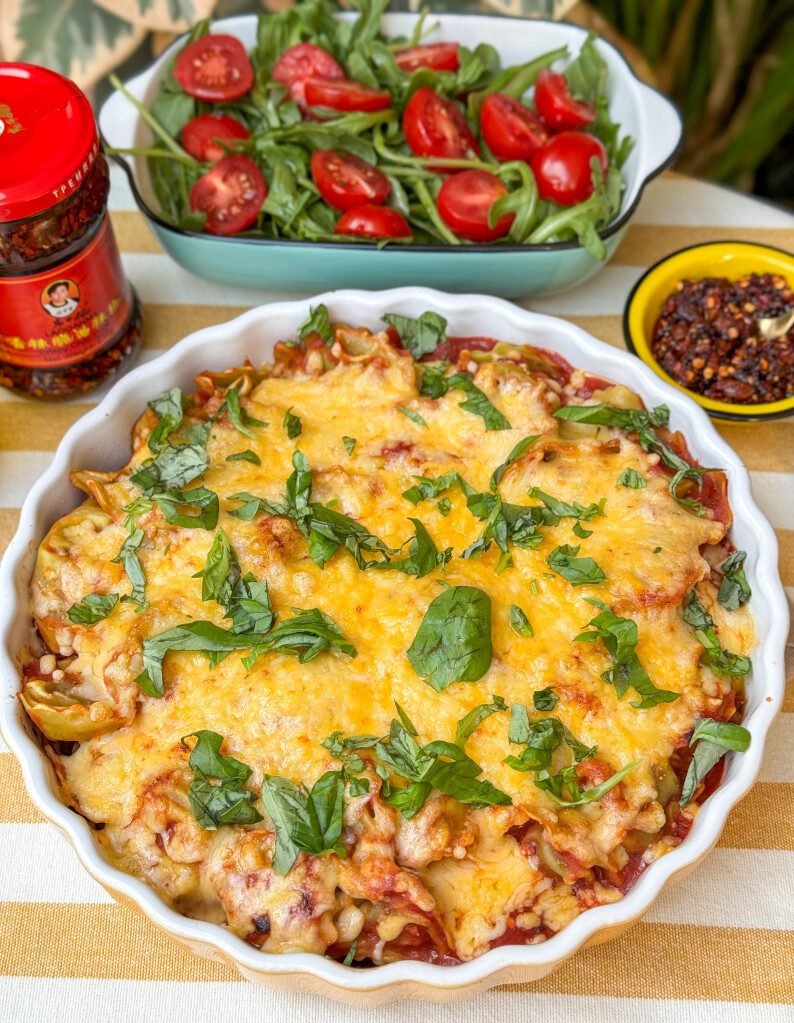 Tortellini ovenschotel met crispy chili olie uit de top 10 recepten juni – romige ovenschotel met een pittige twist