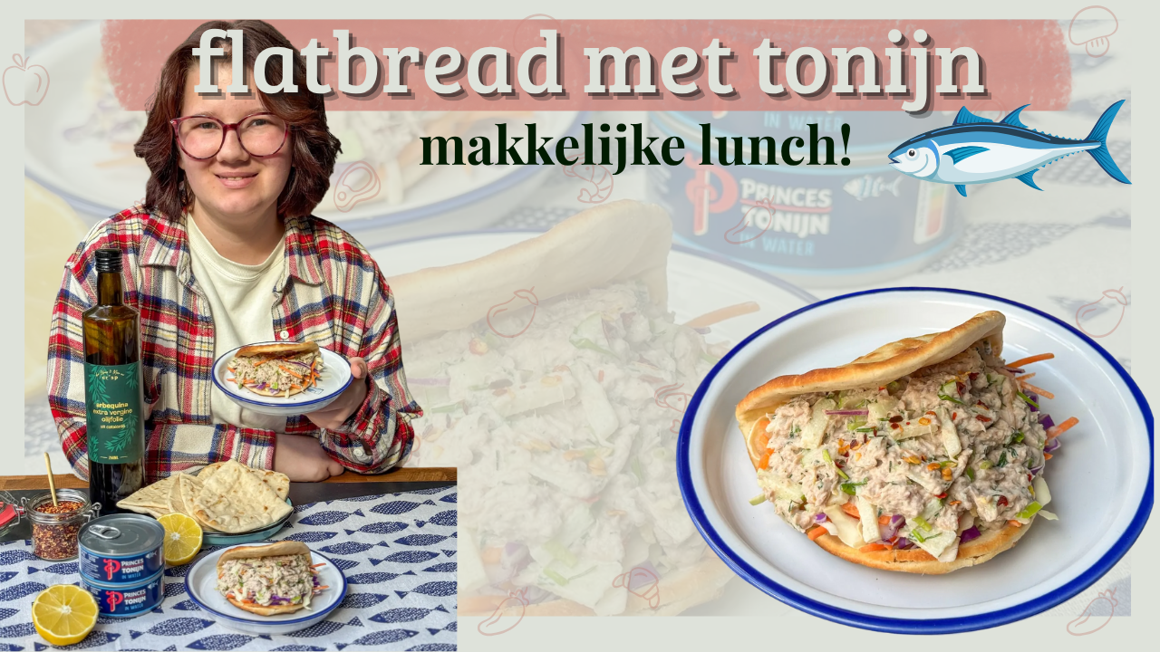 Flatbread met tonijn, vrouw aan tafel met flatbread tonijnsalade en ingrediënten, thumbnail makkelijke lunch
