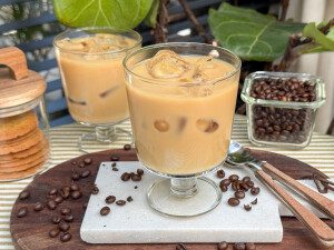 latte shakerato ijskoffie recept geserveerd met ijs