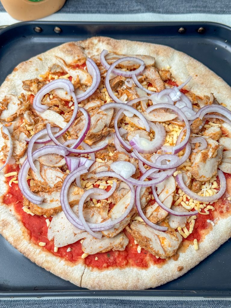 bodem beleggen met rode ui en kip kebab