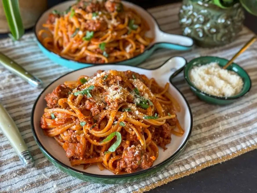 spaghetti in tomatensaus met gehakt populair recept uit weekmenu 40