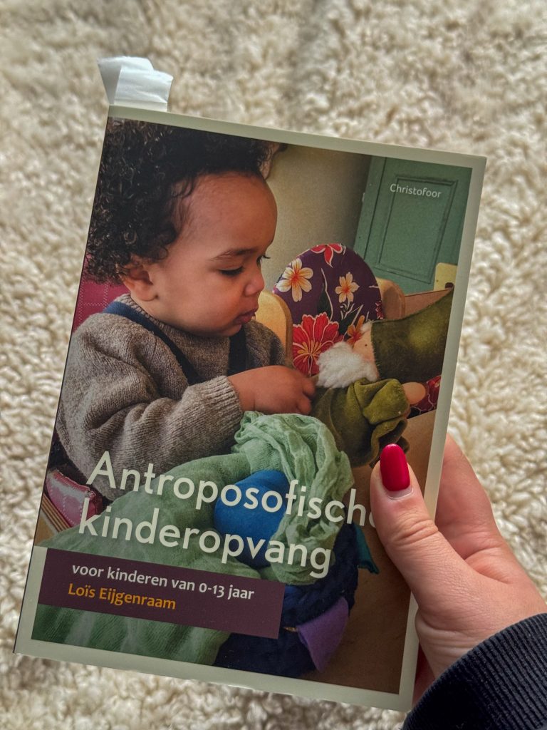 Boek lezen over antroposofie - Thuis bij Familie over de Kook week 41