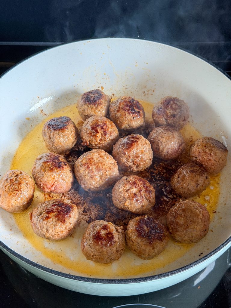 aangebakken gehaktballetjes in pan