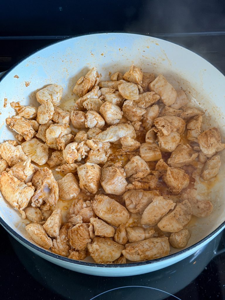 kipblokjes aanbraden met gerookte paprikapoeder