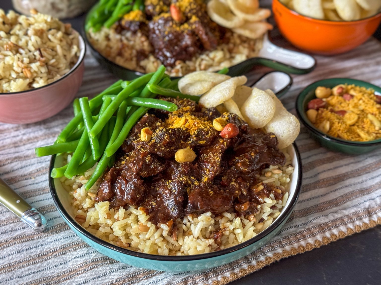 Stoofvlees met bier en ketjap uit weekmenu 44, met rijst en sperziebonen