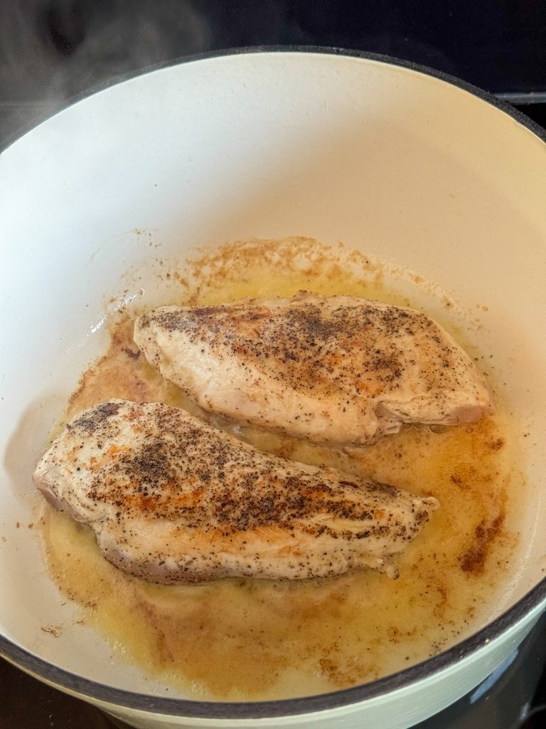 Kipfilets aanbraden in roomboter en olie