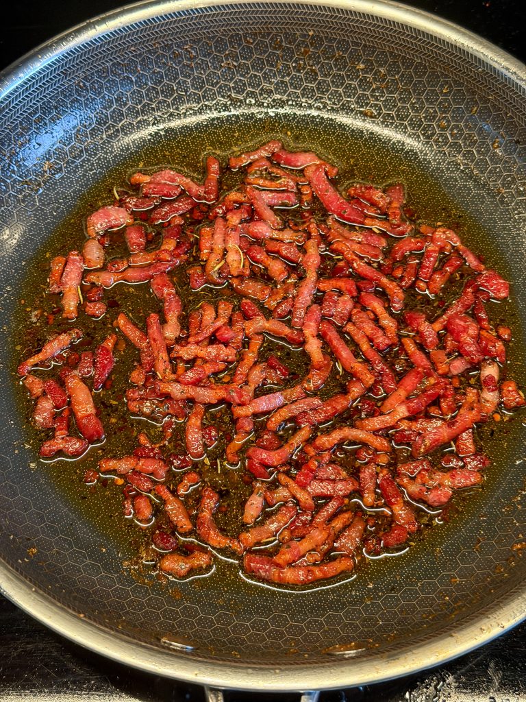 krokante spekjes bakken voor de witlofstamppot