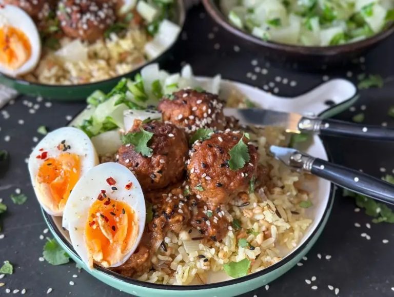 gehaktballetjes in chipotle pindasaus met rijst en paksoi, recept uit weekmenu 51