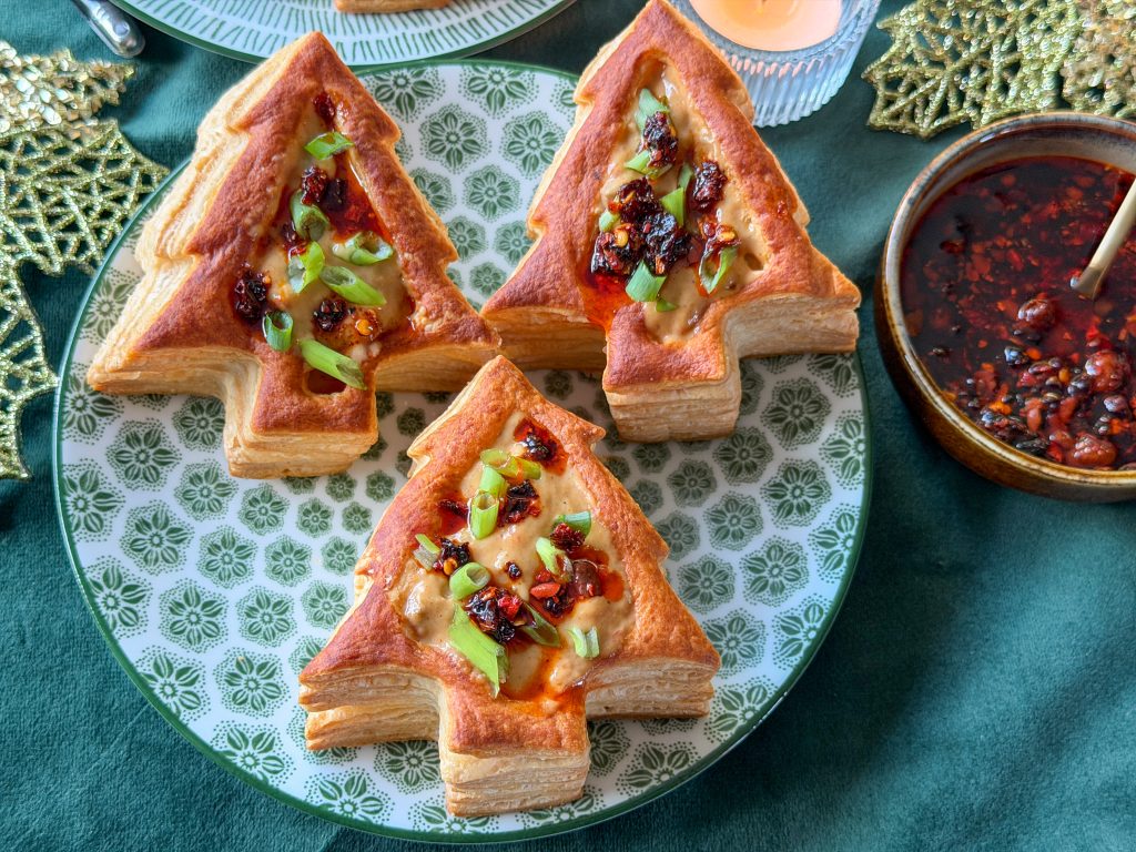 Pasteitje met saté ragout in bladerdeegbakje