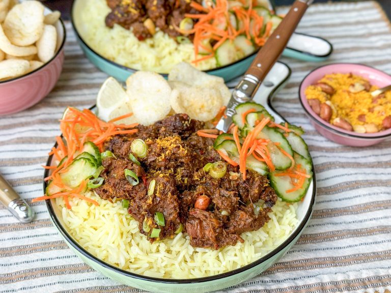 Rendang met rijst, een van de best bekeken recepten van 2025 op Familie over de Kook