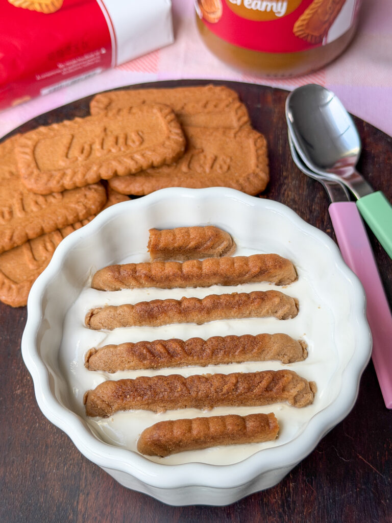 Yoghurt met Biscoff koekjes net uit de koelkast