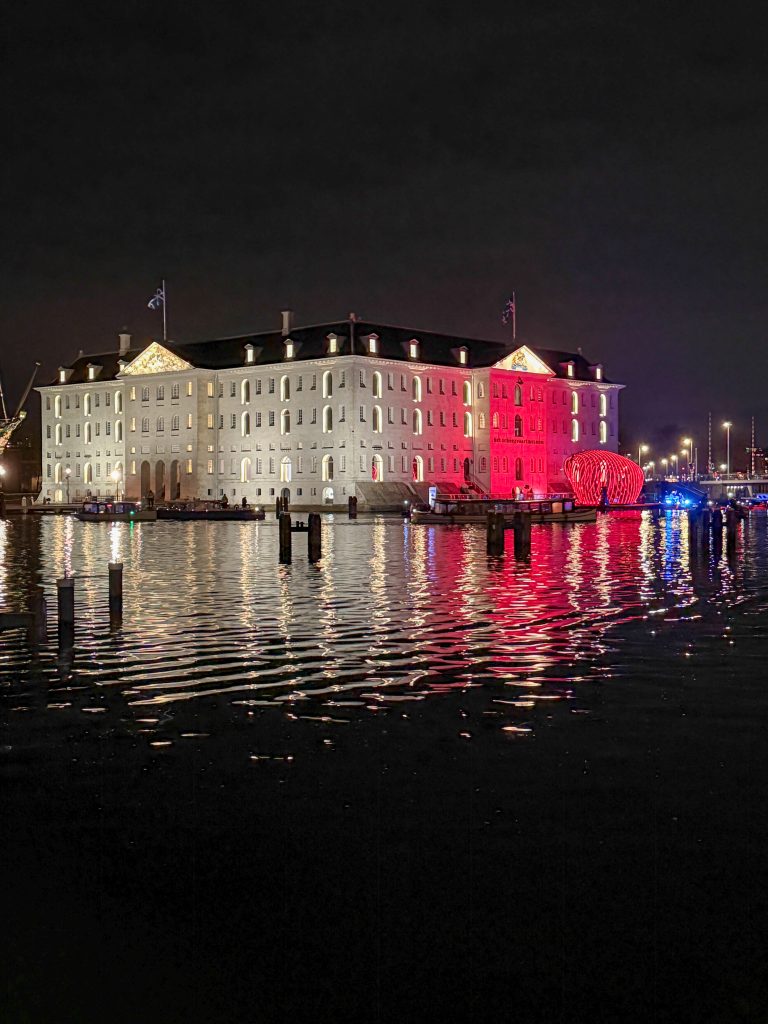 Lichtjesparade lopen in Amsterdam