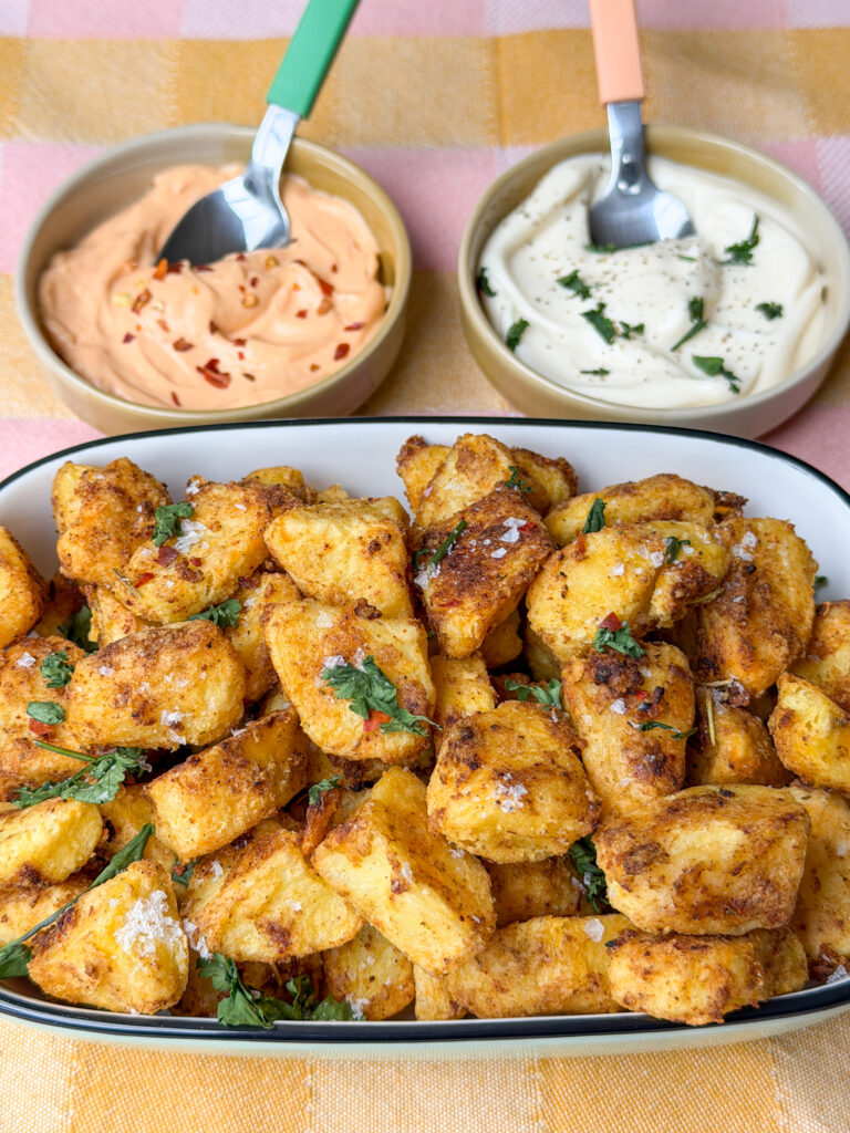 Mexicaanse krokant gebakken aardappeltjes met dips