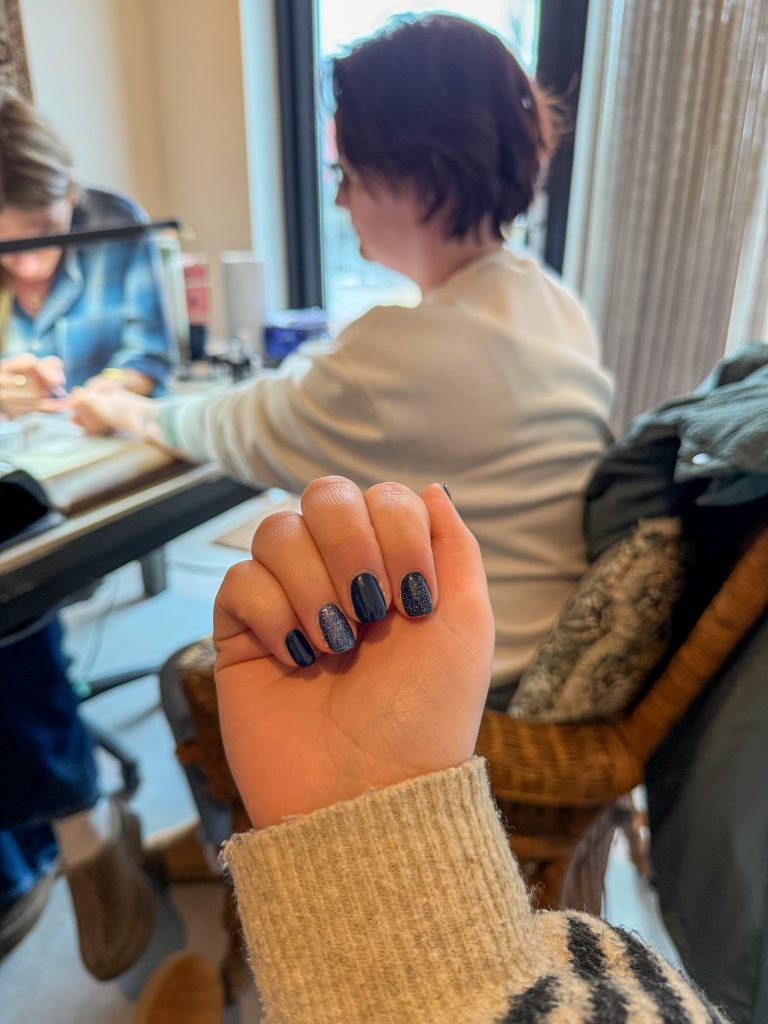 Nagels lakken bij de nagelstyliste