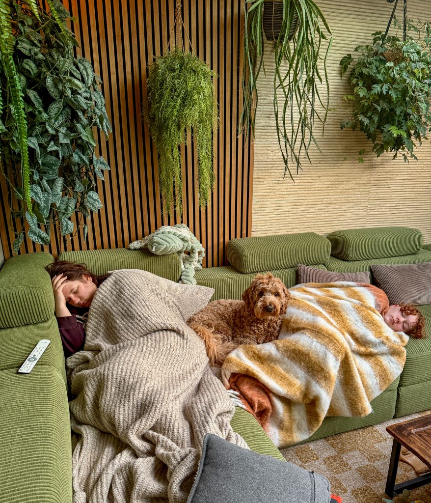 Beaudine en Amaranthe ziek op de bank