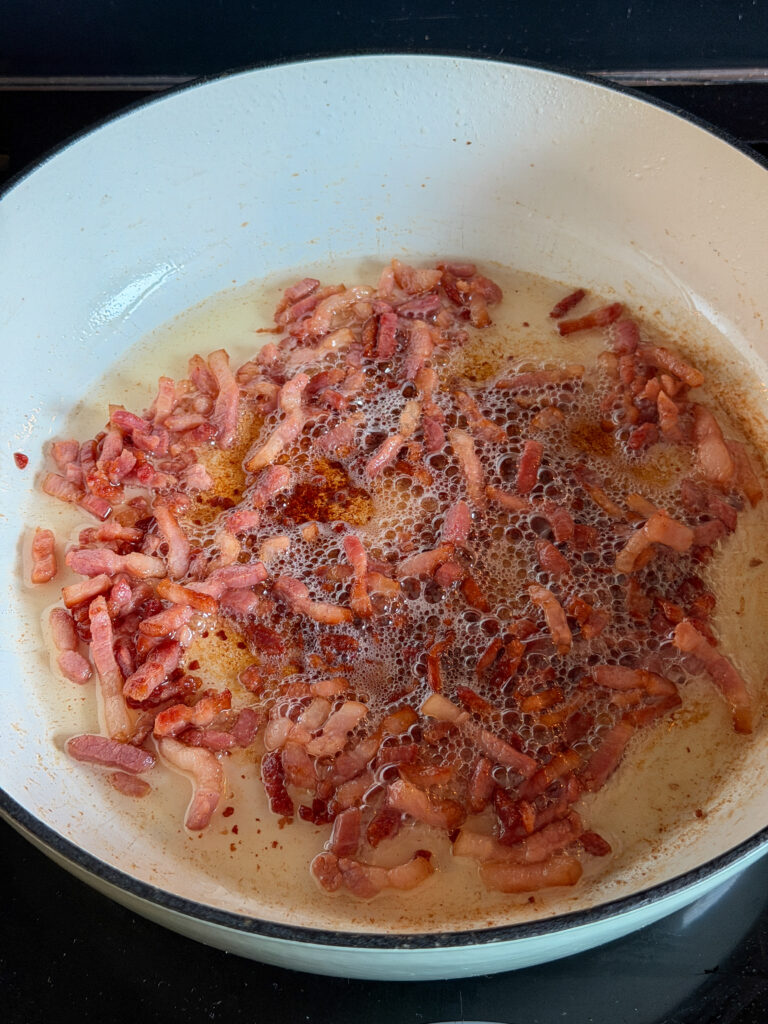 spekjes krokant bakken voor het stoofvlees