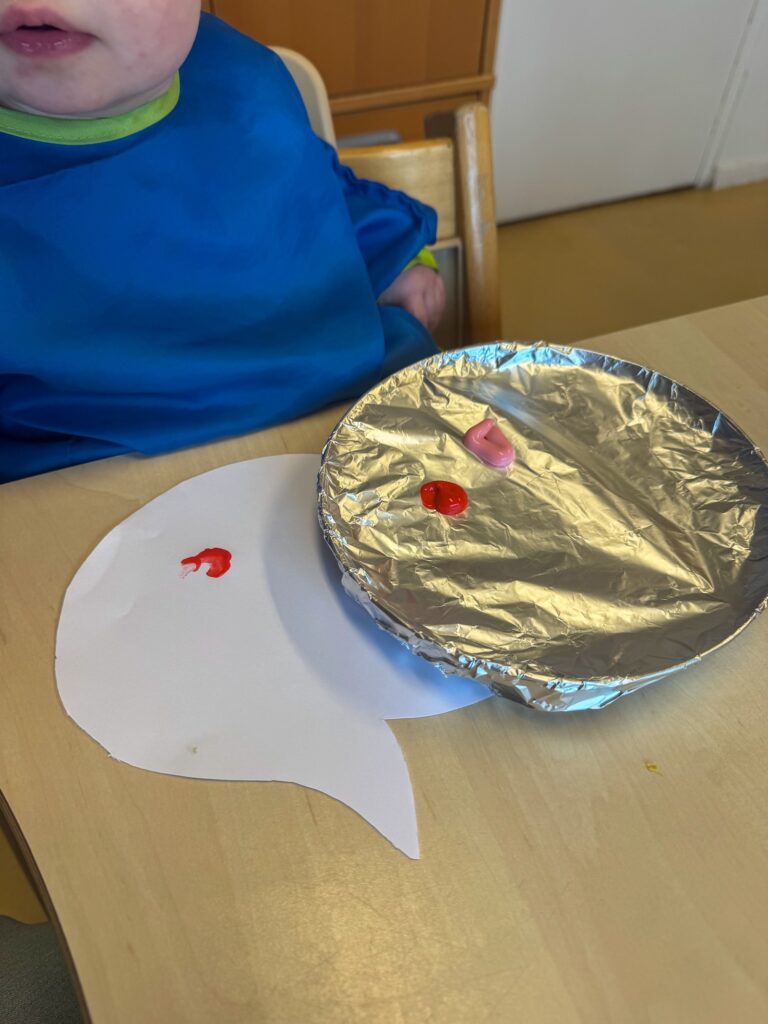 the voice op televisie tijdens een gezellige avond