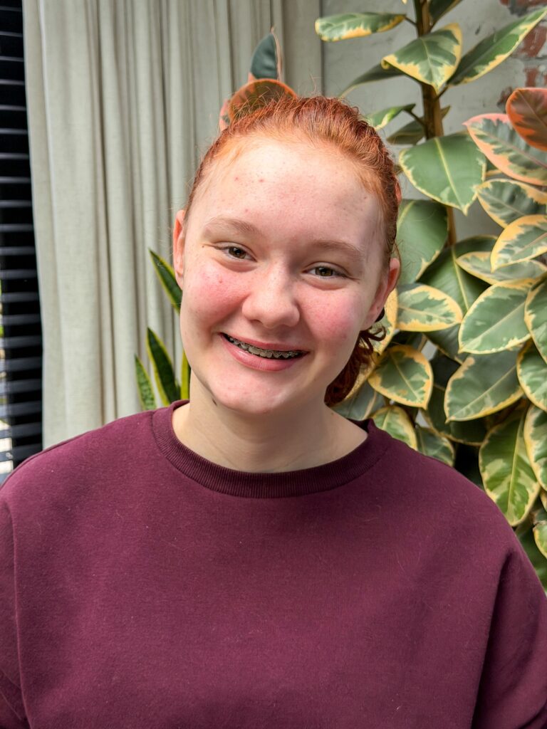 Amaranthe portret met beugel