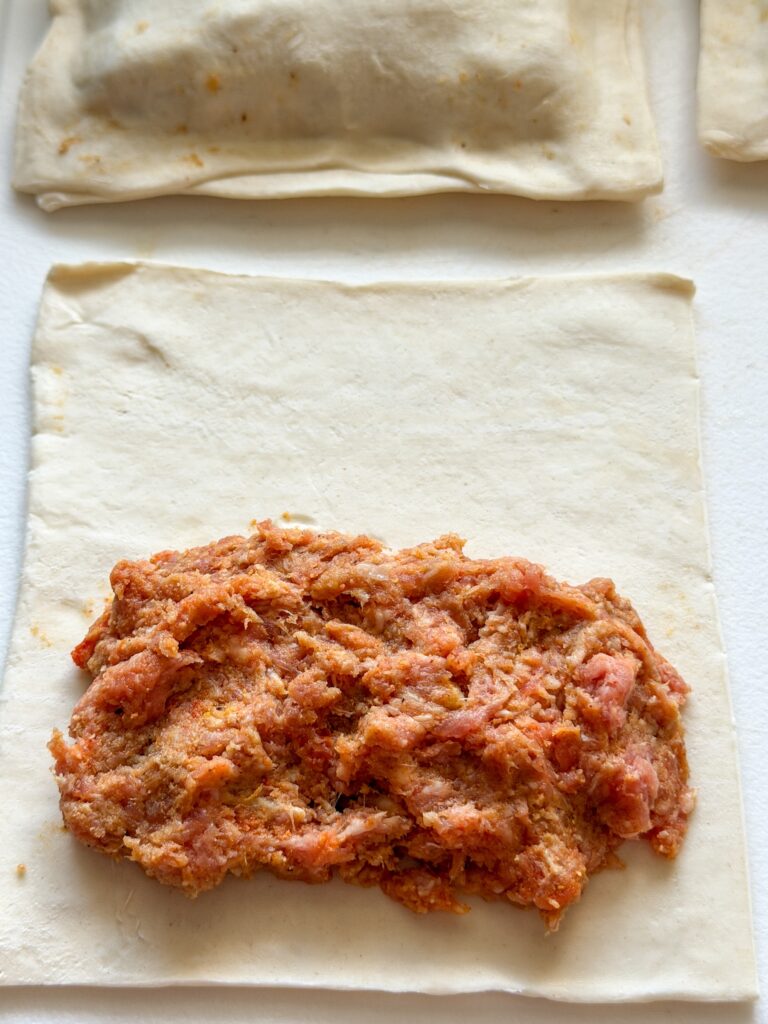 Bladerdeeg vullen met kruidig gehakt