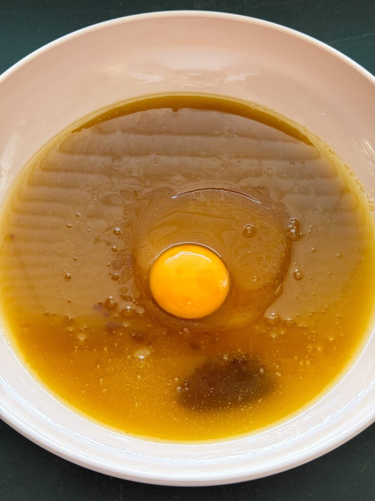 ei en vanille aroma toevoegen voor het koekdeeg