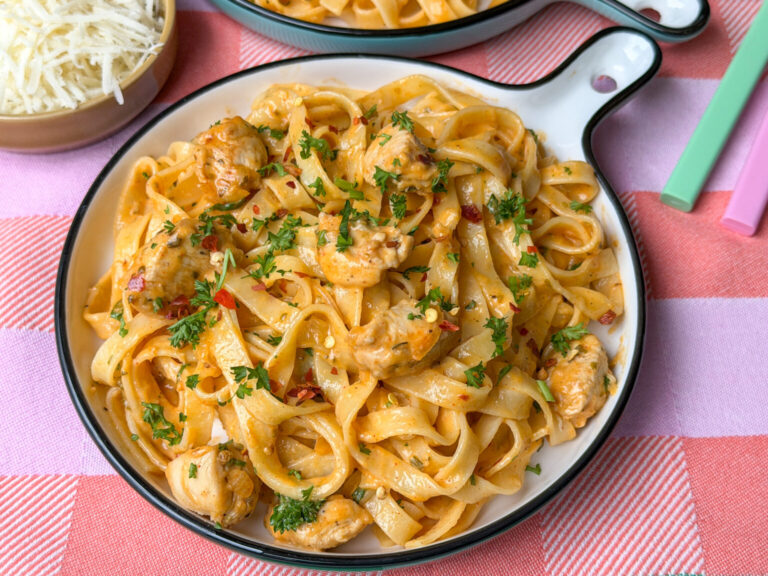 pasta roomsaus met kip - recept uit weekmenu 13