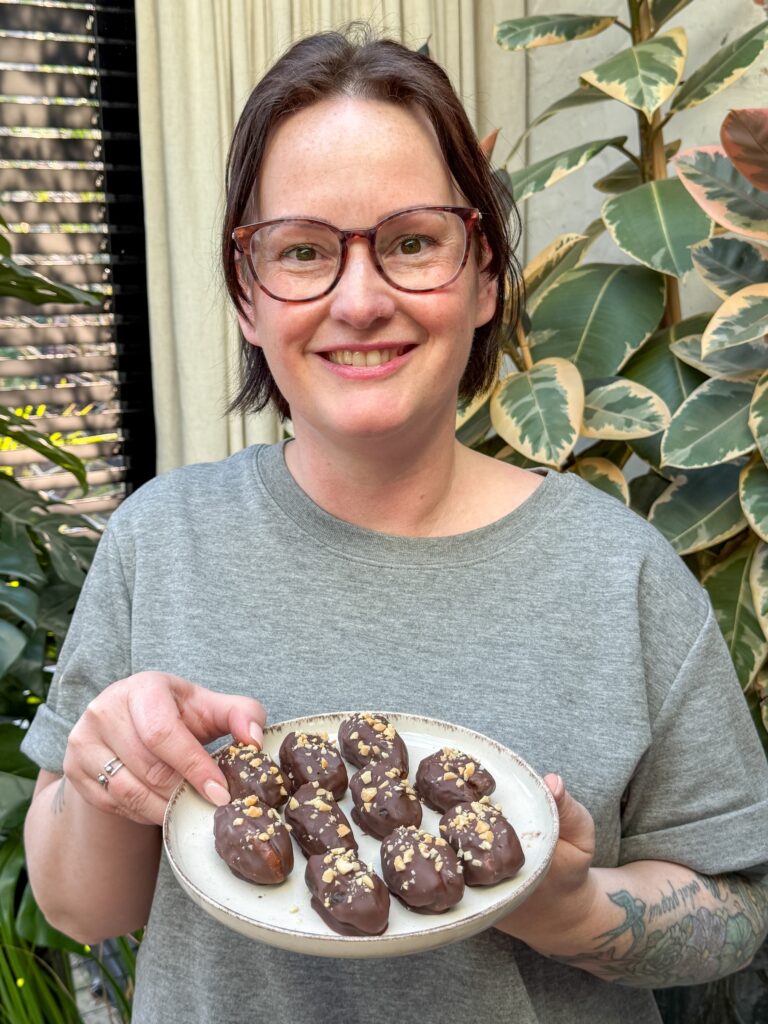 Marie Louise met zelfgemaakte snickers dadels