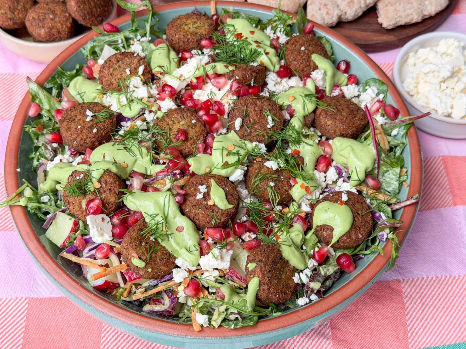 falafel salade met groenten - seizoensgroenten in mei recept overzicht