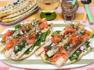 gegrilde witte asperges met gerookte zalm