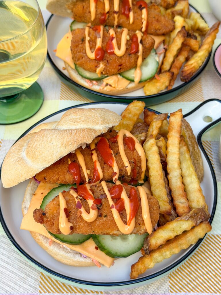 krokant kip piri piri burger met chicken tenders en frietjes