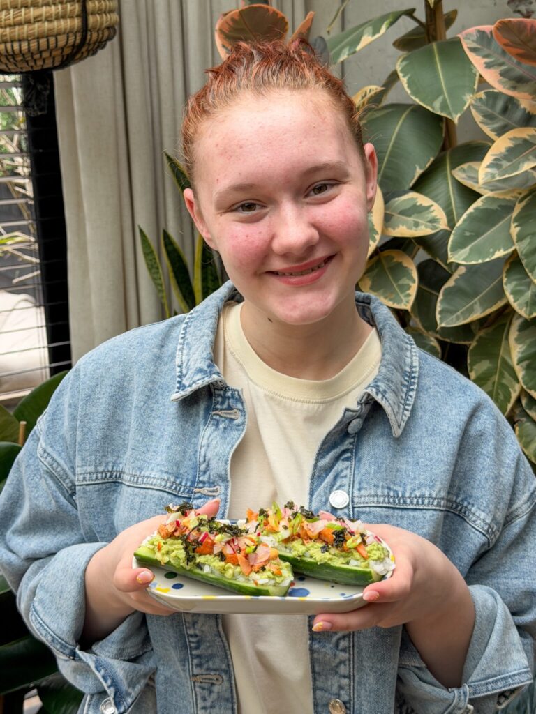 sushi komkommer bootjes met zalm uit weekmenu 16