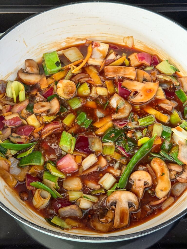 Roerbakgroenten mengen met teriyaki saus