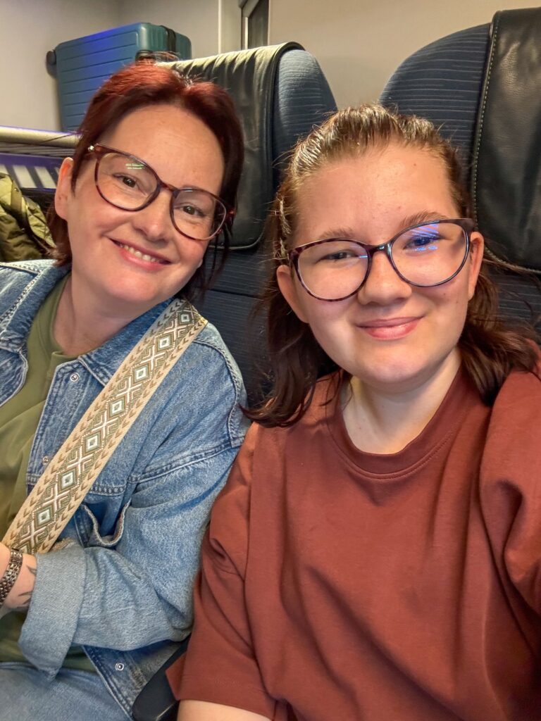 Beaudine en Marie Louise in de trein