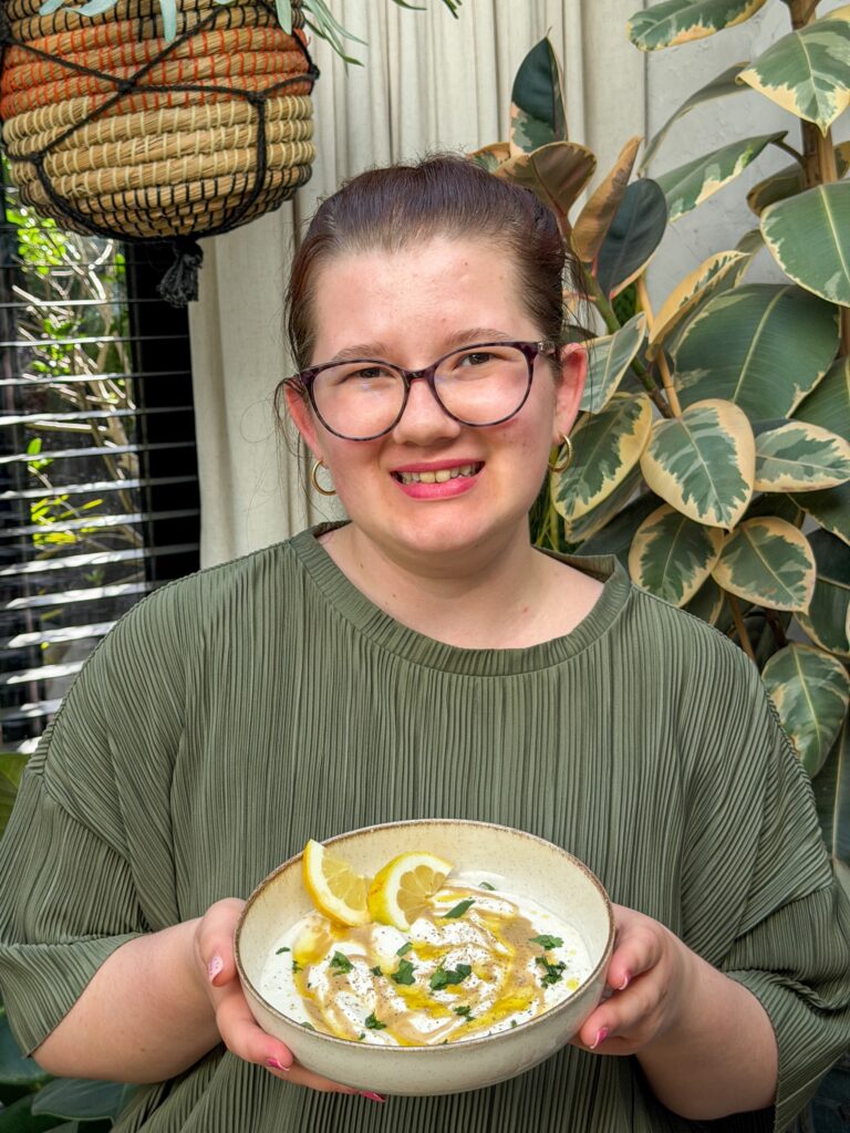 beaudine met zelfgemaakte tahini yoghurt dressing