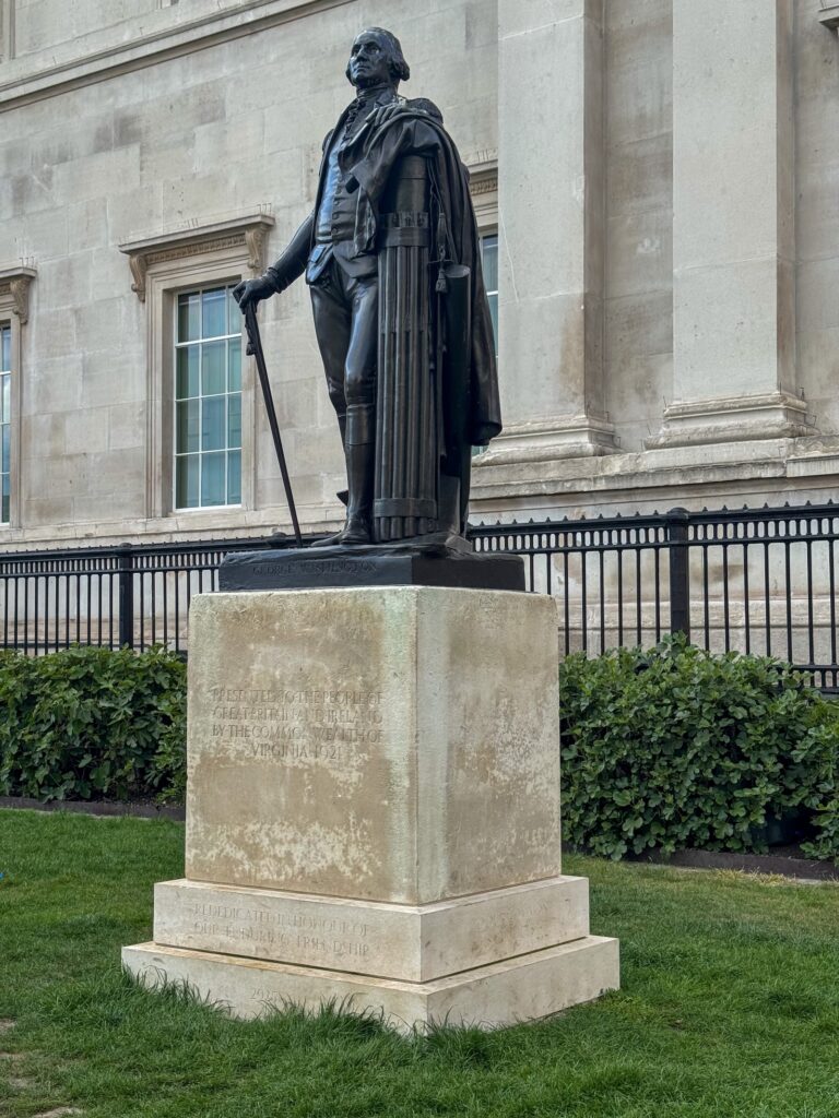 standbeeld van George Washington op Trafalgar Square