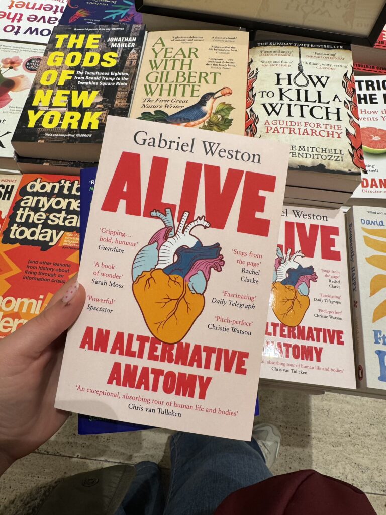 Boek alive in waterstones