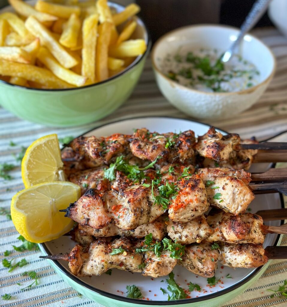 gegrilde griekse kipspiesjes met citroen en oregano